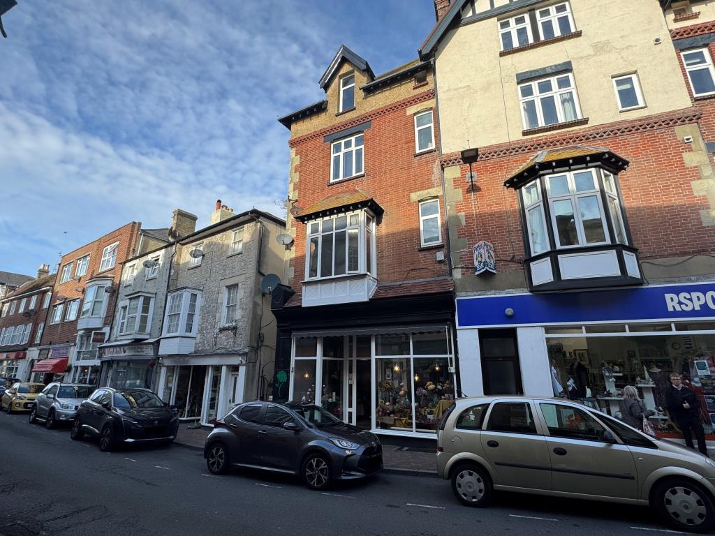 Lot: 61 - PRIME TOWN CENTRE RETAIL UNIT WITH SUBSTANTIAL CELLAR - Street View